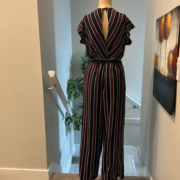 Short sleeve V-neck striped belted jumpsuit small - Picture 3 of 6